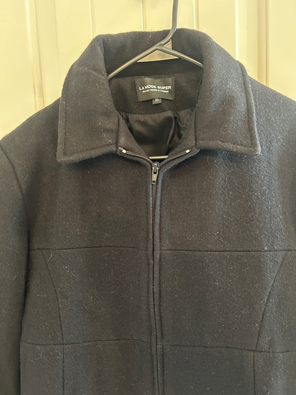 Women’s Black Wool Coat
75% Laine Wool
Lined wool coat jacket
Made in Canada - Picture 6 of 8